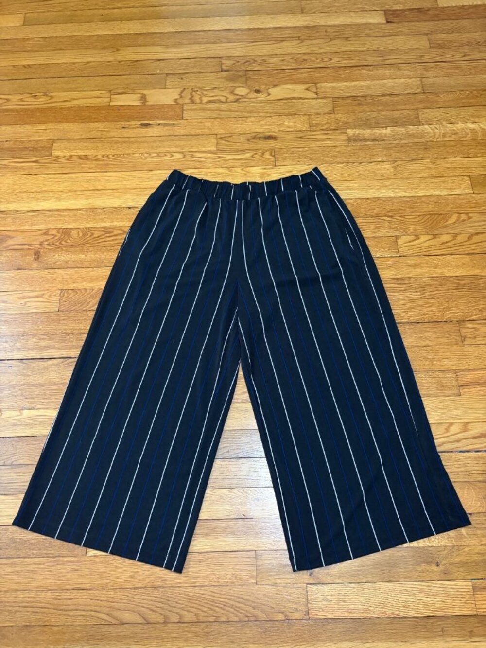 Banana Republic Womens Wide Leg Cropped Pants Size Large Black Striped Pull On